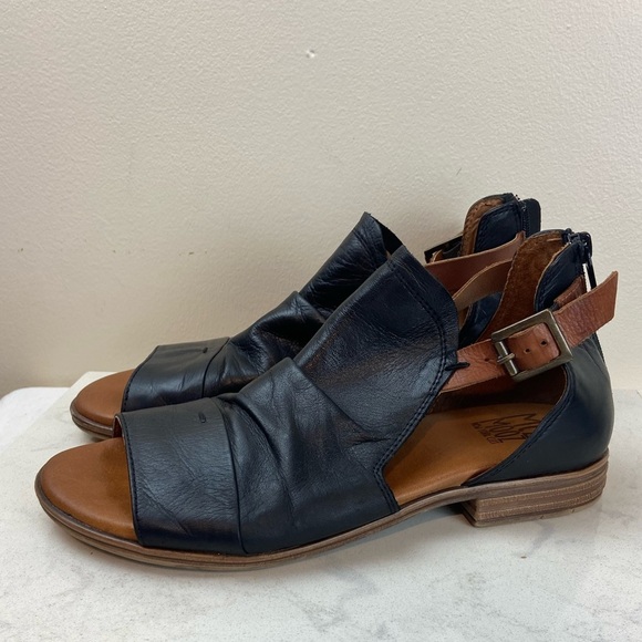 MIZ MOOZ DIPPER LEATHER GLADIATOR SANDALS